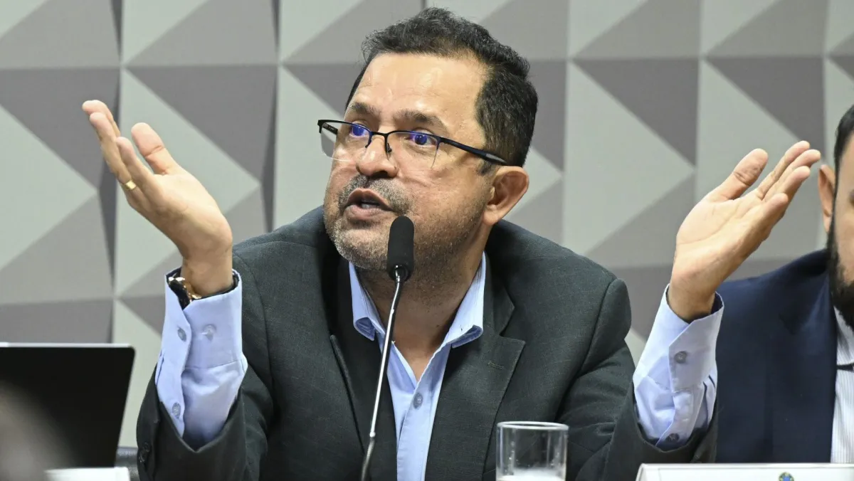 Ex-dirigente do INSS &eacute; preso durante depoimento na CPMI ap&oacute;s contradi&ccedil;&otilde;es