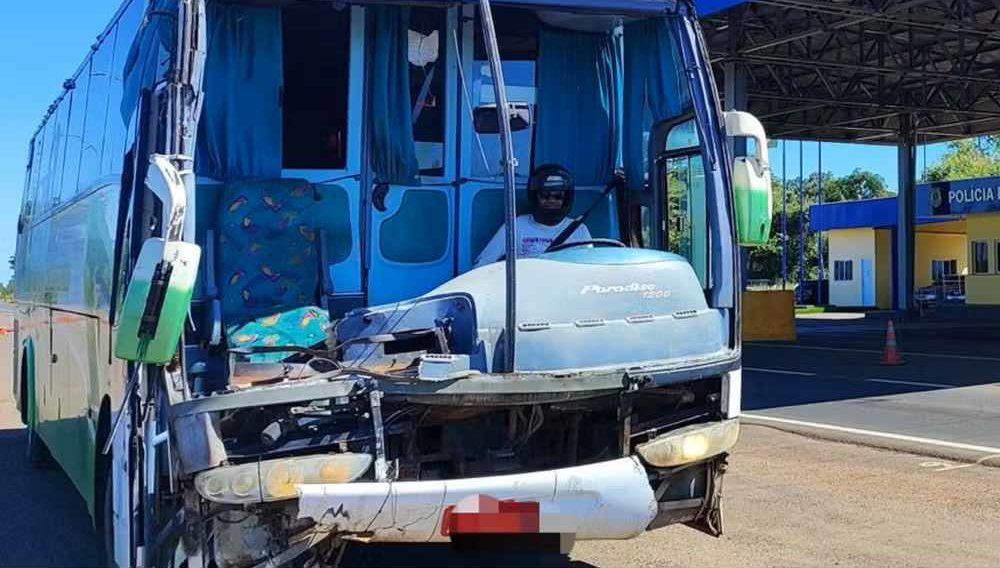 Motorista &eacute; detido na BR-158 em Parana&iacute;ba MS ao ser flagrado dirigindo &ocirc;nibus danificado e sem para-brisa