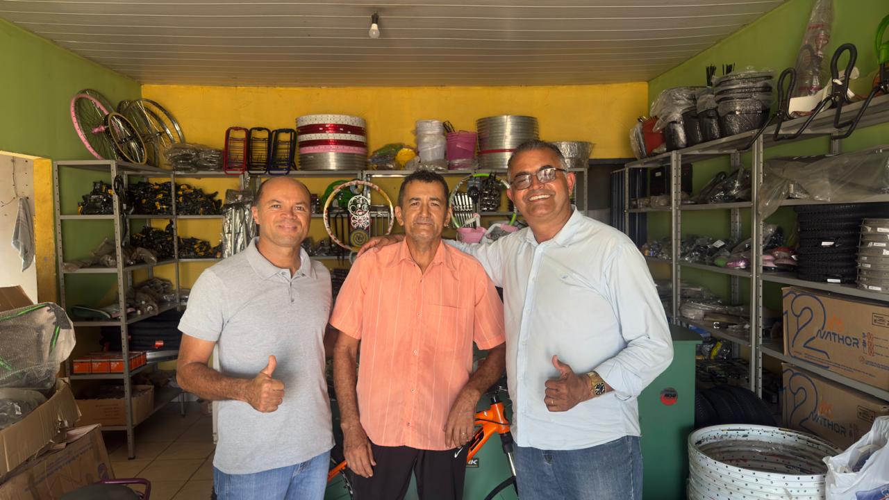 Nova Rosal&acirc;ndia recebe novo empreendimento e prefeito d&aacute; boas-vindas a empres&aacute;rio local