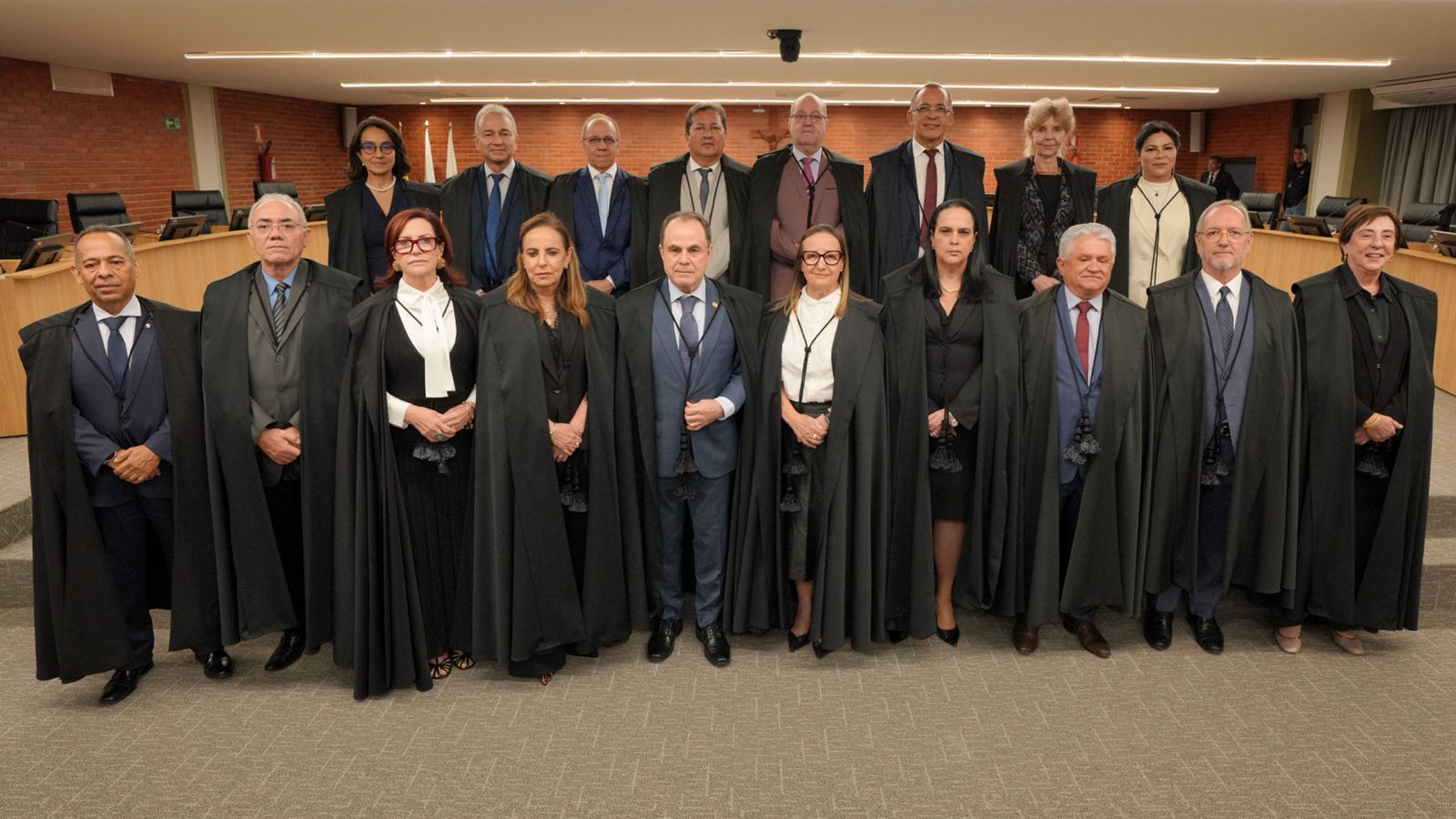 Tribunal de Justi&ccedil;a empossa oito novos desembargadores; corte passa a ter 19 membros