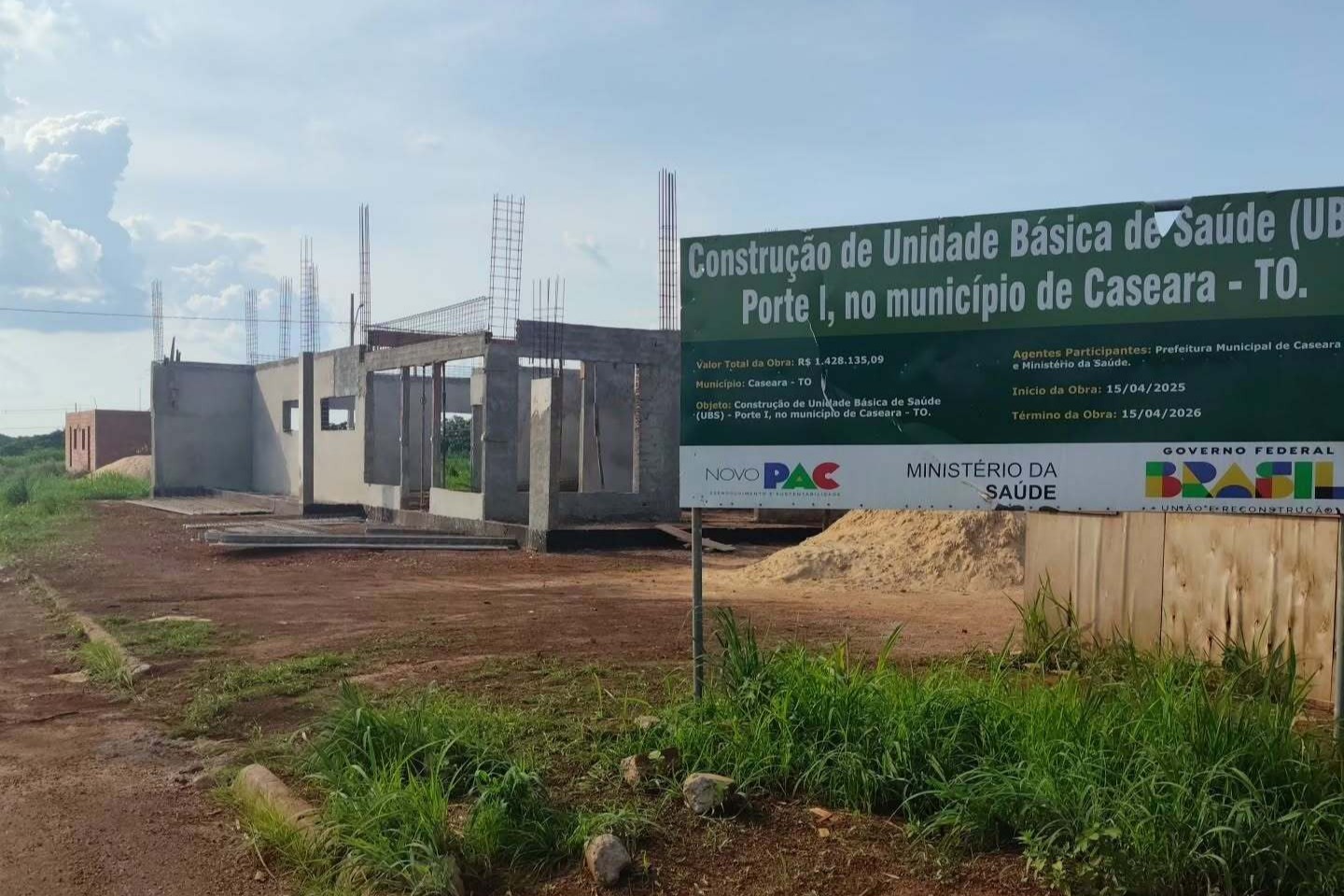 Obra da nova Unidade B&aacute;sica de Sa&uacute;de avan&ccedil;a em Caseara com investimento federal e municipal