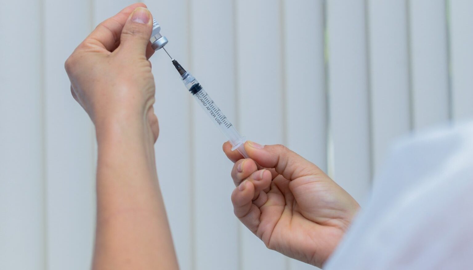 Palmas inicia vacina&ccedil;&atilde;o contra o VSR, v&iacute;rus que causa bronquiolite em beb&ecirc;s