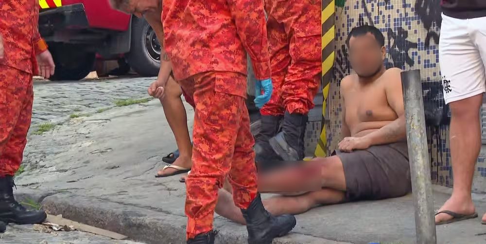 Parte interna de sobrado desaba no Rio de Janeiro RJ e deixa v&iacute;timas