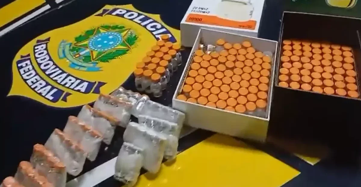 PRF apreende anabolizantes e medicamentos para emagrecer escondidos em travesseiro, na BR-153, Hidrol&acirc;ndia GO