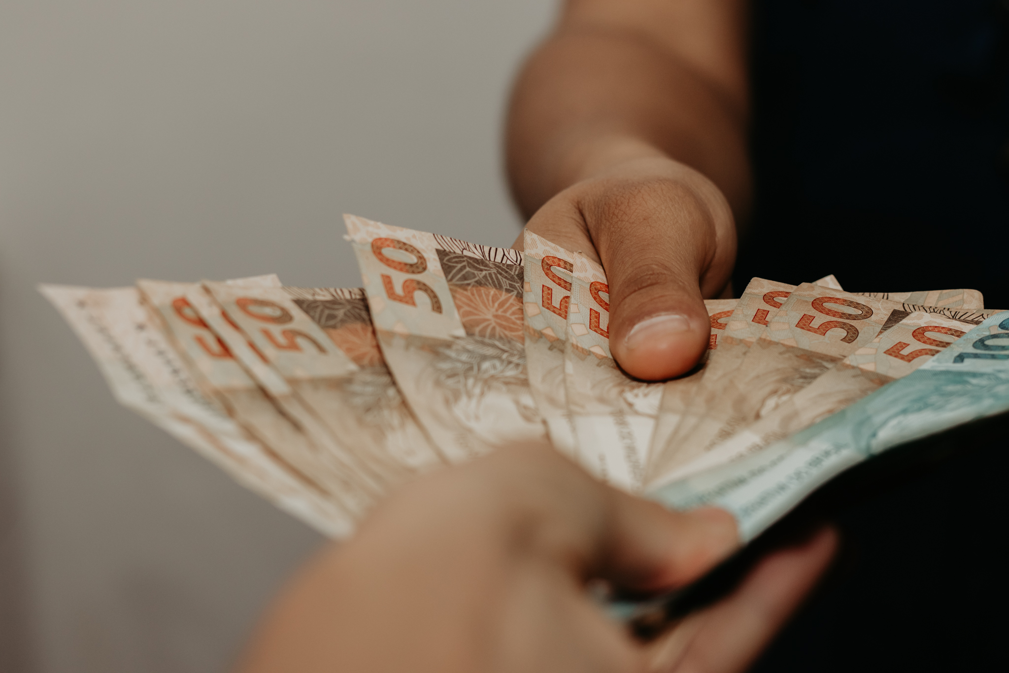 Sua renda &eacute; R$ 810? Novo limite libera BPC e Cad&Uacute;nico em 2026 para v&aacute;rios CPFs