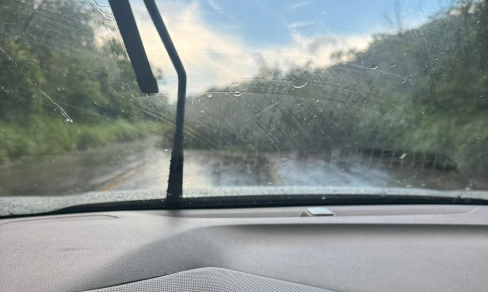 Chuva derruba &aacute;rvore e interdita parte da TO-080 na Serra do Estrondo entre Para&iacute;so e Palmas