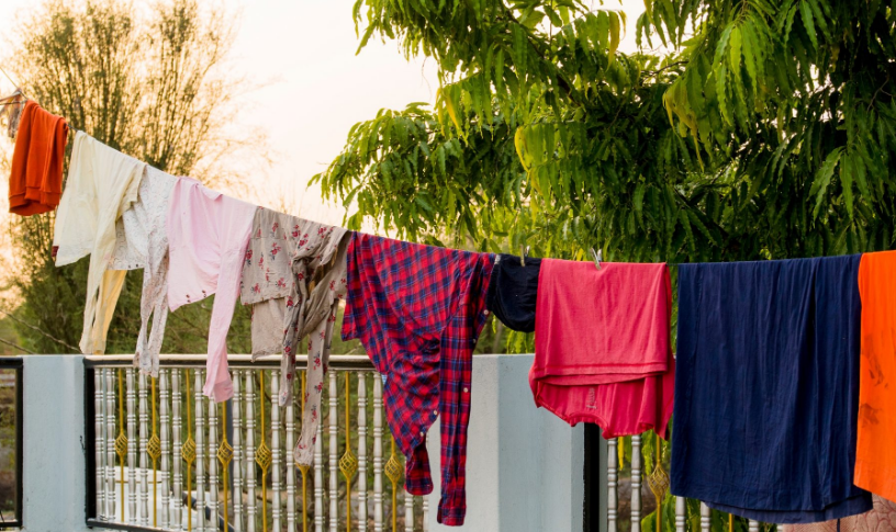 Casa pequena? Veja como secar roupa sem ocupar metade do seu espa&ccedil;o