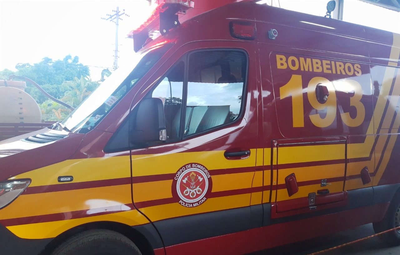 Colis&atilde;o entre caminhonete e Fiat Uno deixa dois feridos na TO-080, em Luzimangues