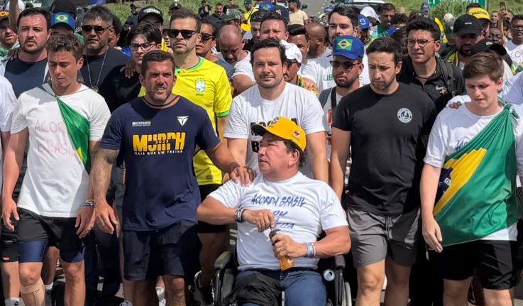 Tenente Coimbra participa de caminhada com Nikolas Ferreira em apoio a Bolsonaro