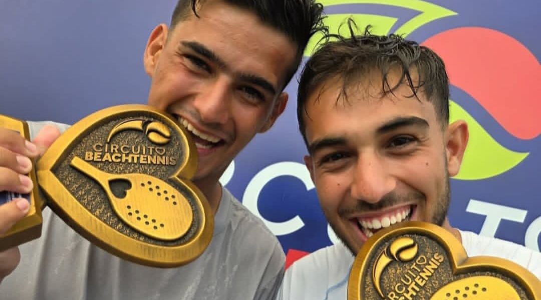 Atleta da casa e top 10 mundial, Daniel Mola &eacute; campe&atilde;o ao lado de Leo Branco na primeira etapa do Circuito Beach Tennis em Valinhos (SP)