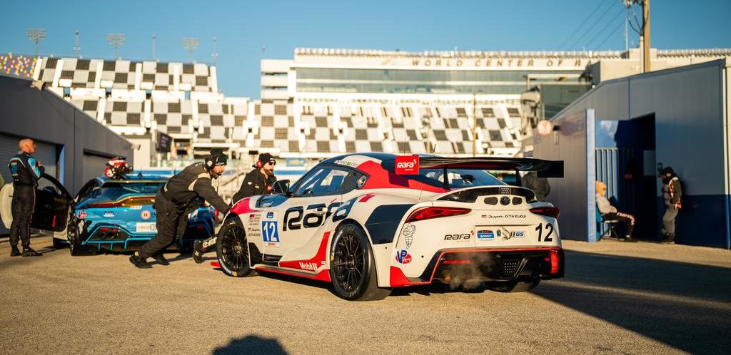 Kiko Porto tem estreia na IMSA Michelin Pilot Challenge adiada ap&oacute;s incidente em Daytona