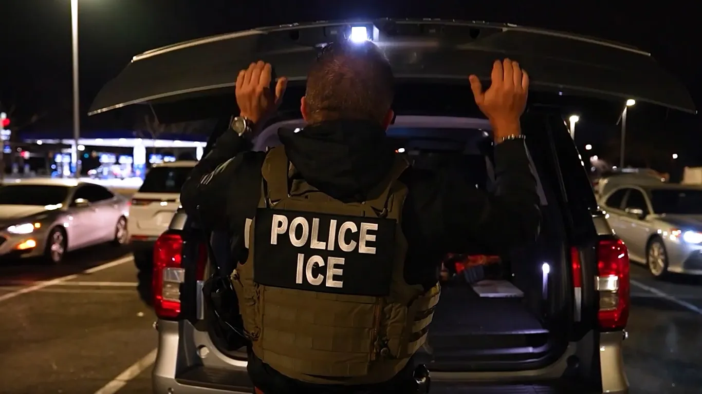 Trump anuncia envio de agentes do ICE para aeroportos dos EUA