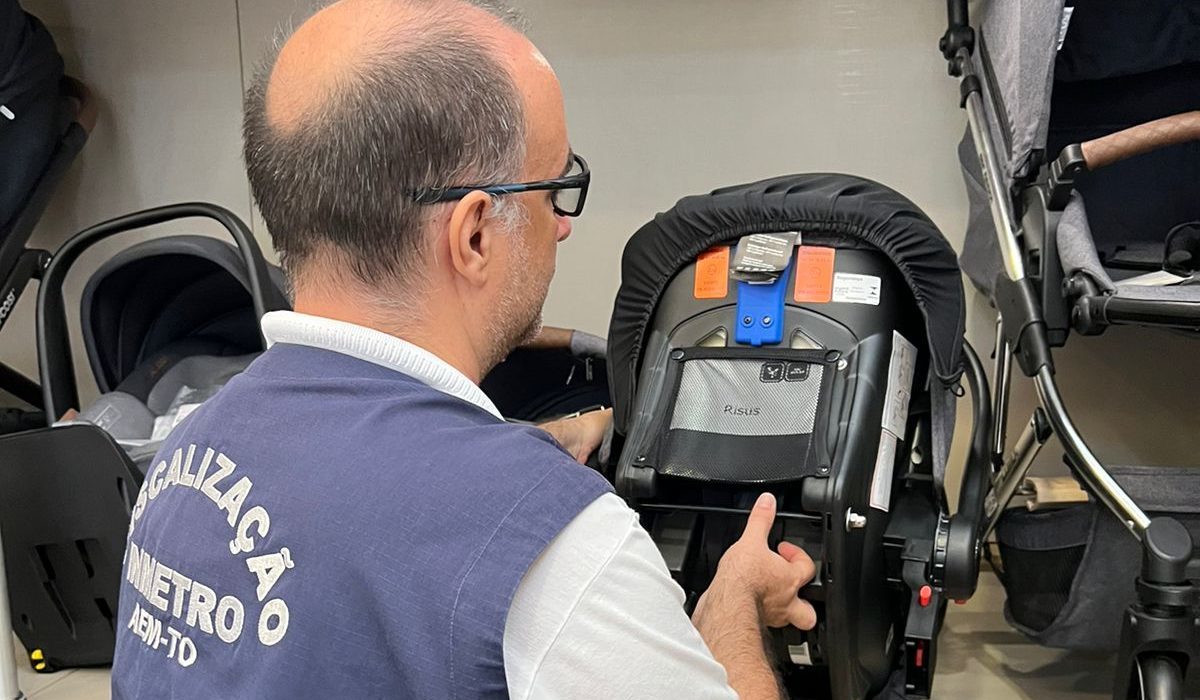 Ag&ecirc;ncia de Metrologia fiscaliza com&eacute;rcio e refor&ccedil;a sobre a import&acirc;ncia do uso correto da cadeirinha veicular