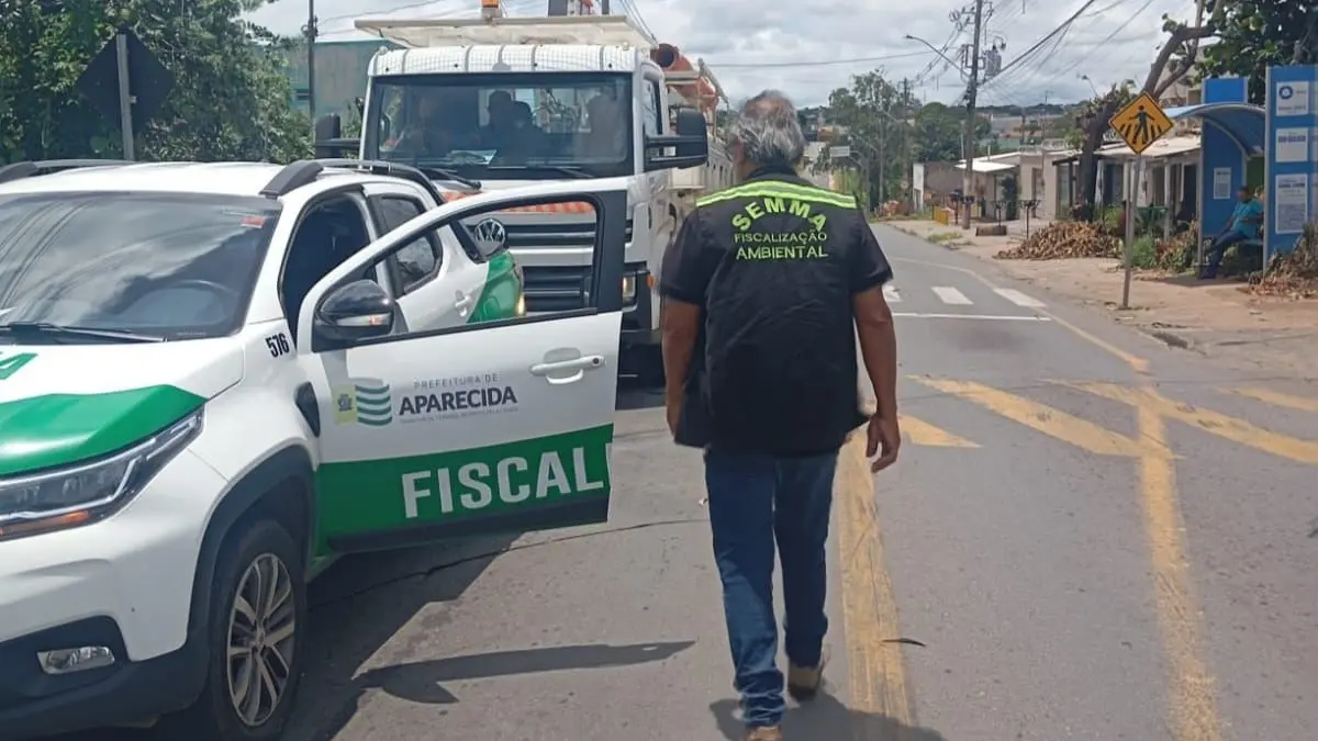 Caminh&otilde;es da Equatorial Goi&aacute;s s&atilde;o apreendidos ap&oacute;s mutila&ccedil;&atilde;o de &aacute;rvores em Aparecida de Goi&acirc;nia GO
