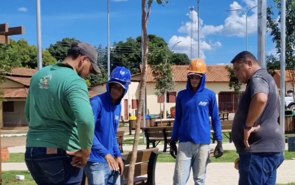 Prefeitura de Concei&ccedil;&atilde;o do Tocantins realiza plantio de &aacute;rvores nas pra&ccedil;as do munic&iacute;pio