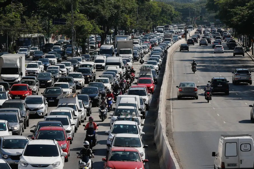 Rod&iacute;zio de ve&iacute;culos volta a valer em S&atilde;o Paulo nesta segunda-feira ap&oacute;s per&iacute;odo de suspens&atilde;o