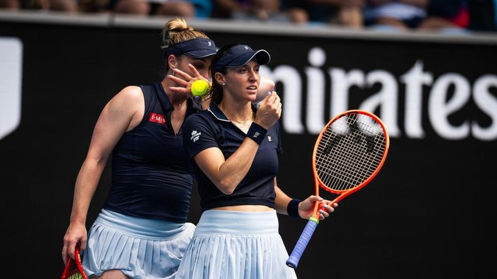 Ap&oacute;s jogo disputado, Luisa Stefani e Dabrowski caem na semifinal do Australian Open