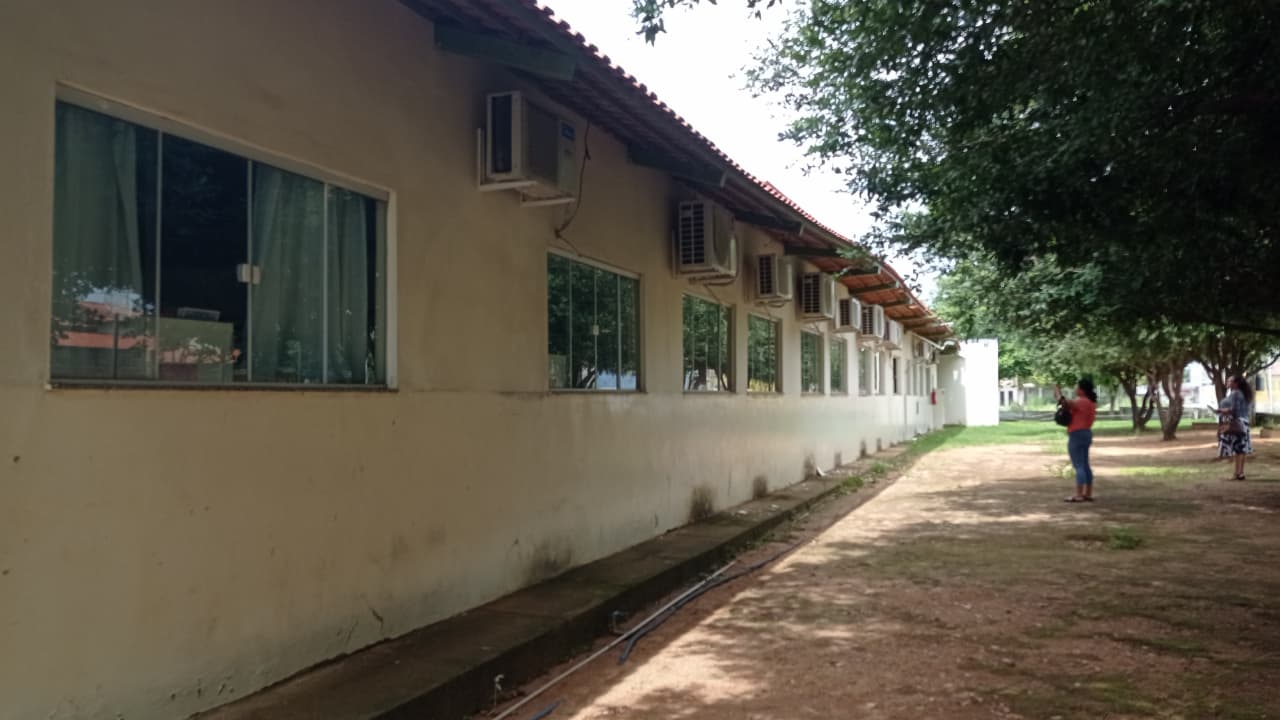 Parte do teto de escola municipal cede em Taquaralto e &aacute;rea &eacute; isolada em Palmas