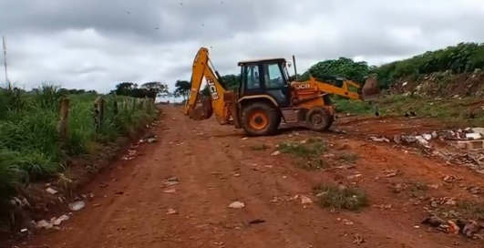 Prefeitura de Barrol&acirc;ndia realiza a&ccedil;&atilde;o de limpeza e reorganiza&ccedil;&atilde;o do lix&atilde;o municipal