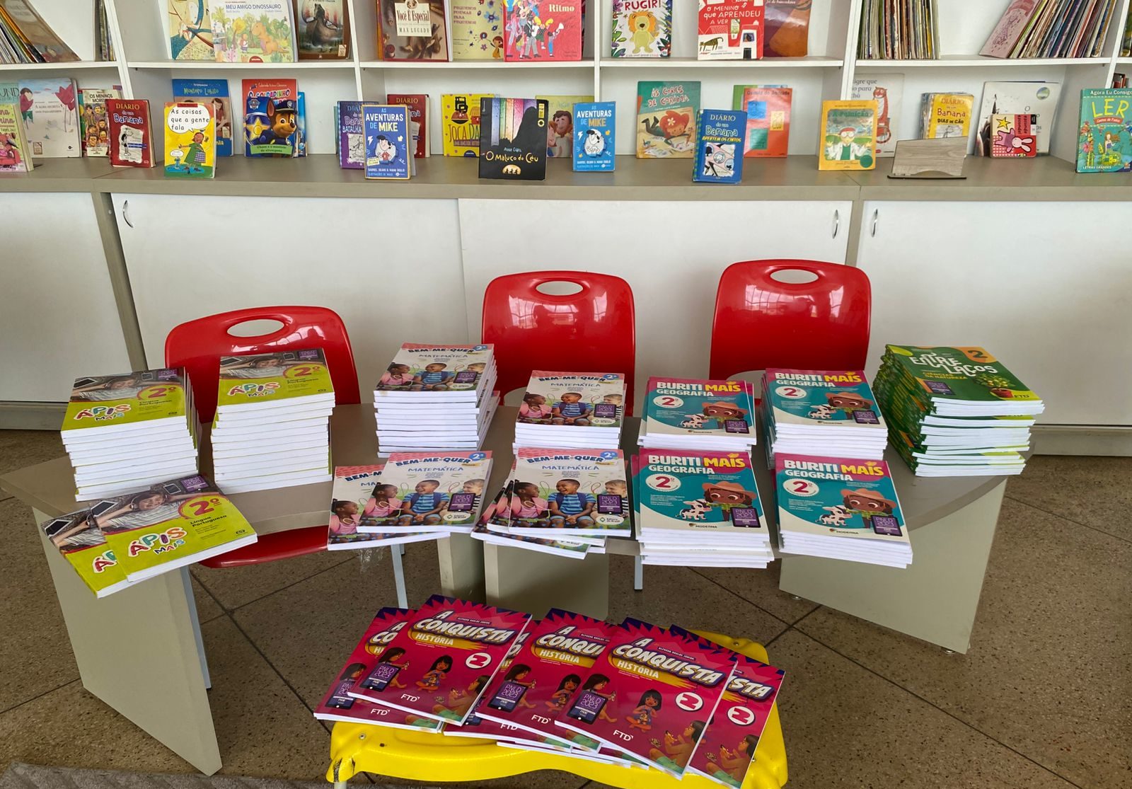 Prefeitura de Palmas distribuir&aacute; mais de 100 mil livros did&aacute;ticos para o Ensino Fundamental em 2026