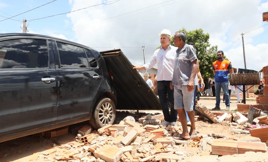 Prefeitura mobiliza equipes de v&aacute;rias pastas para atendimento a impactados por temporal no Jardim Taquari