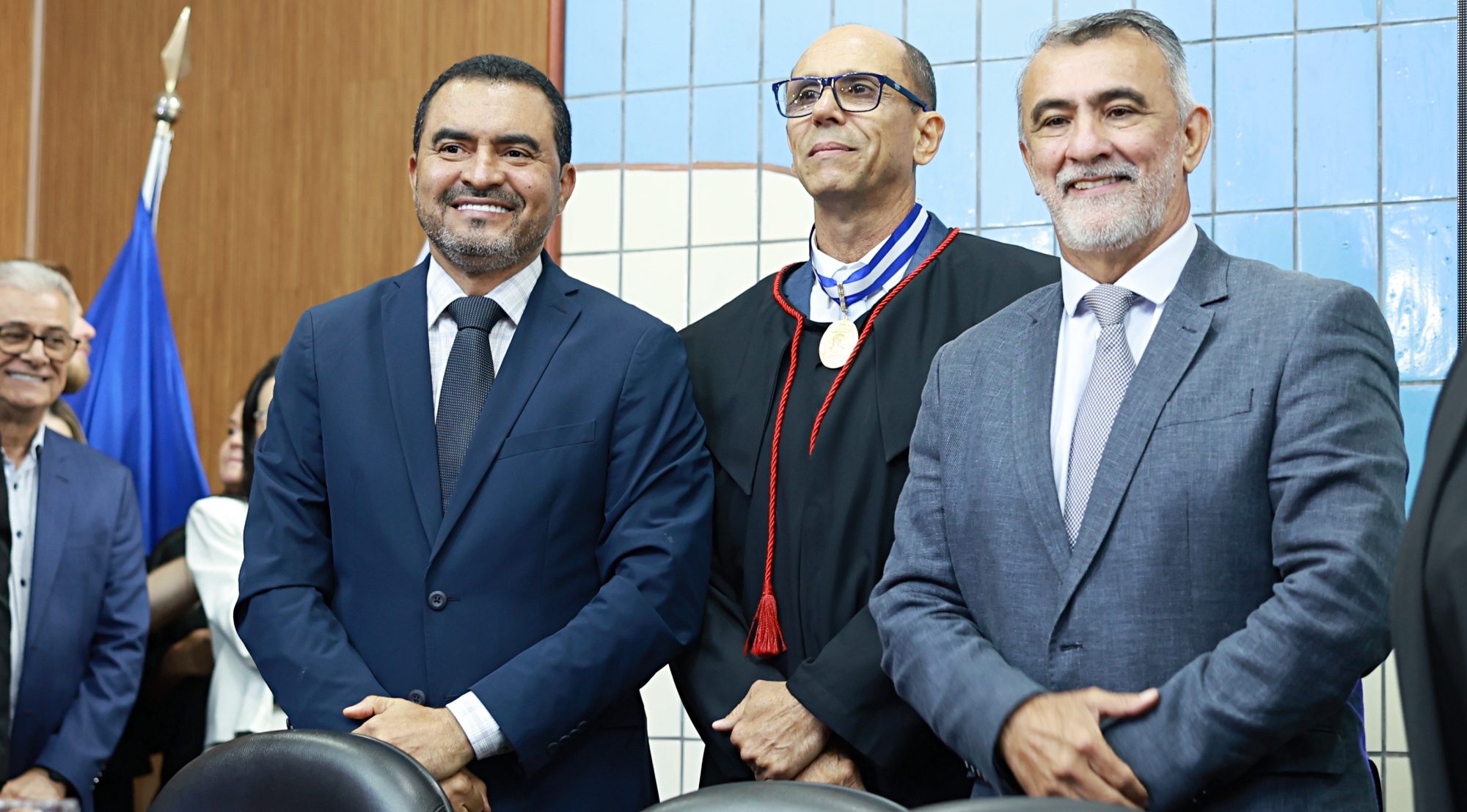 Am&eacute;lio Cayres e Eduardo Mantoan marcam presen&ccedil;a na posse do procurador-geral de Contas