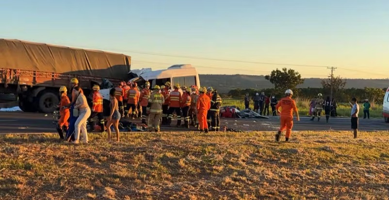 Van envolvida em acidente que deixou cinco mortos na BR-020 operava de forma irregular, confirma ANTT
