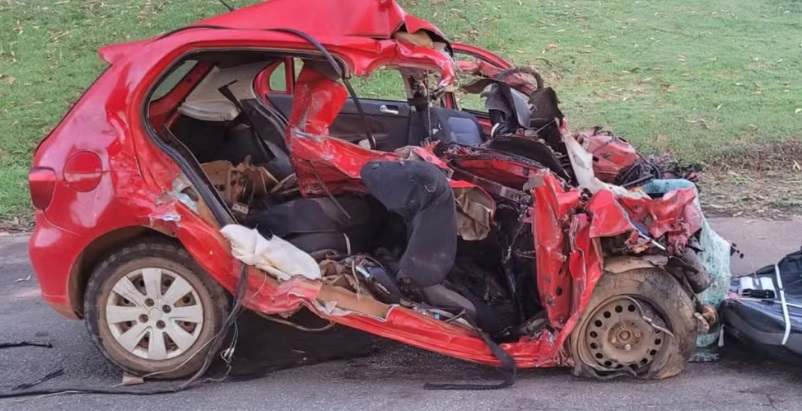 Grave acidente entre carro e carreta deixa &oacute;bitos na BR-414, na zona rural de Cocalzinho (GO)