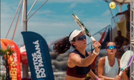 Dupla brasileira conquista primeiro t&iacute;tulo do ano no circuito mundial de beach tennis