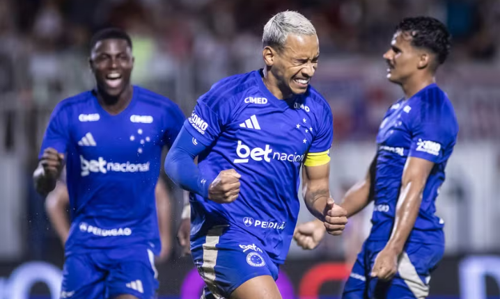 Cruzeiro vence o Betim com gol no &uacute;ltimo lance e ganha f&ocirc;lego no Mineiro