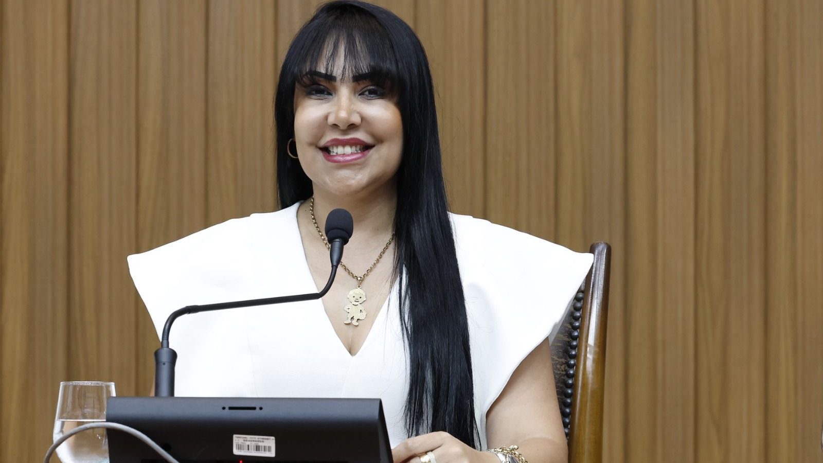 Janad Valcari prop&otilde;e incentivo para profissionais que orientam novos servidores da sa&uacute;de