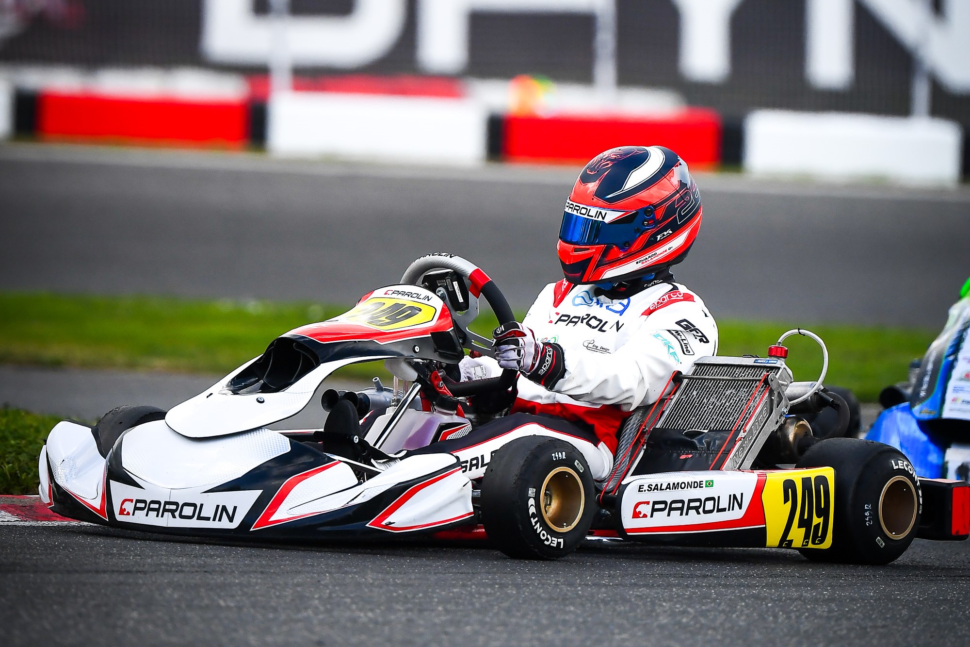 Dudu Salamonde evolui e soma 21 ultrapassagens na WSK Super Master Series
