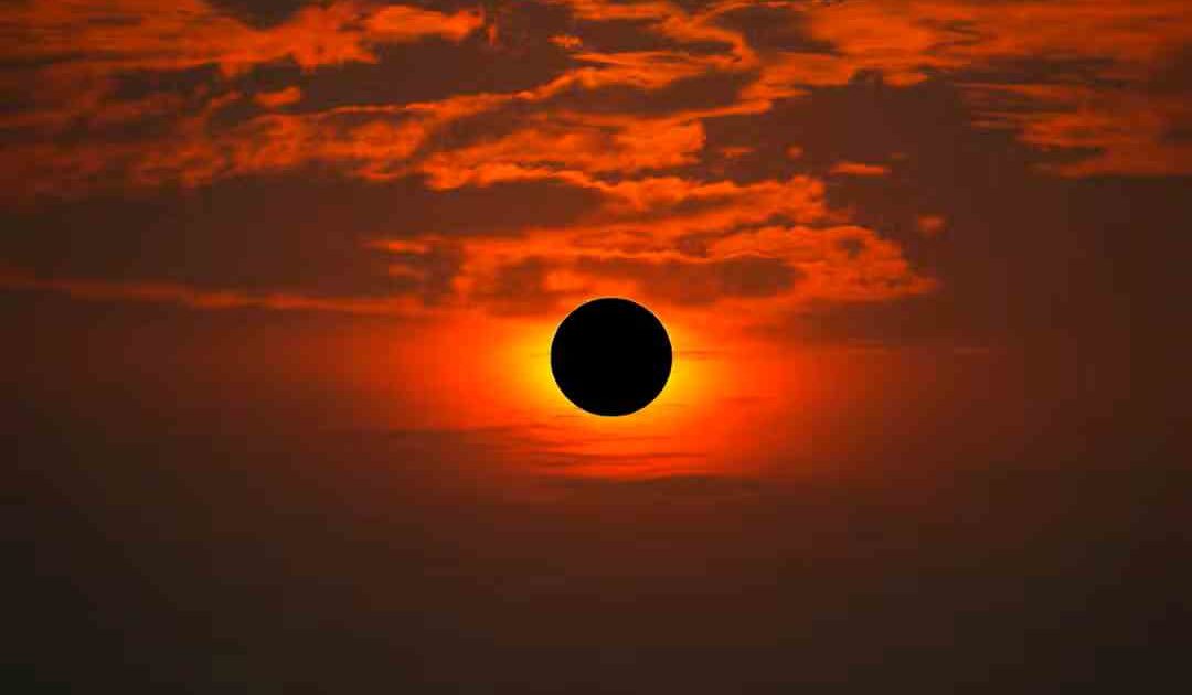 Eclipse solar de 2027 promete &ldquo;anel de fogo&rdquo; de at&eacute; 7m53s e ser&aacute; vis&iacute;vel em tr&ecirc;s continentes
