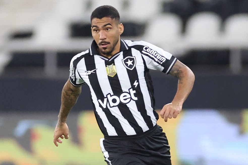 &Aacute;rbitro relata xingamentos e explica expuls&atilde;o que tirou Allan de Botafogo x Flamengo