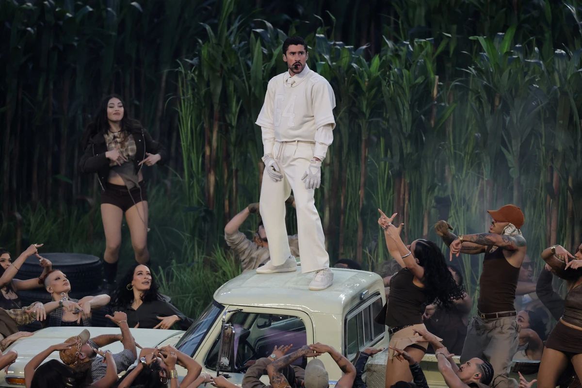 Bad Bunny transforma Super Bowl em festa latina e provoca rea&ccedil;&atilde;o de Donald Trump