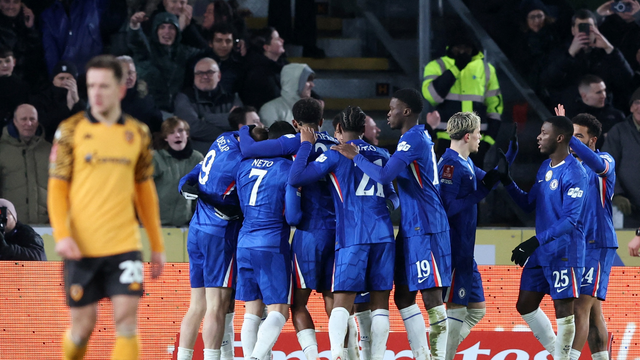 Chelsea goleia Hull City por 4 a 0, com hat-trick de Pedro Neto e gol de Est&ecirc;v&atilde;o
