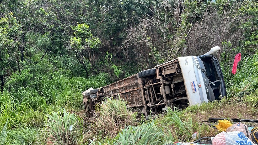 Tr&ecirc;s v&iacute;timas de acidente com &ocirc;nibus na BR-153 seguem internadas no Tocantins