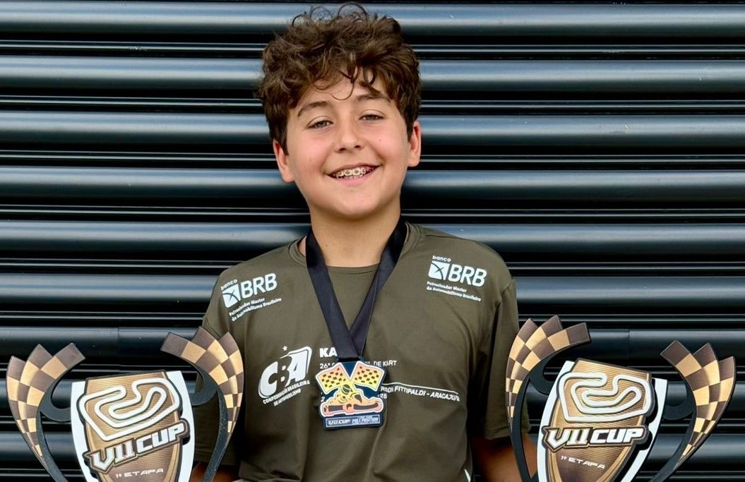 Felipe Franco estreia com vit&oacute;ria na F4 J&uacute;nior Light na abertura da V11 Cup
