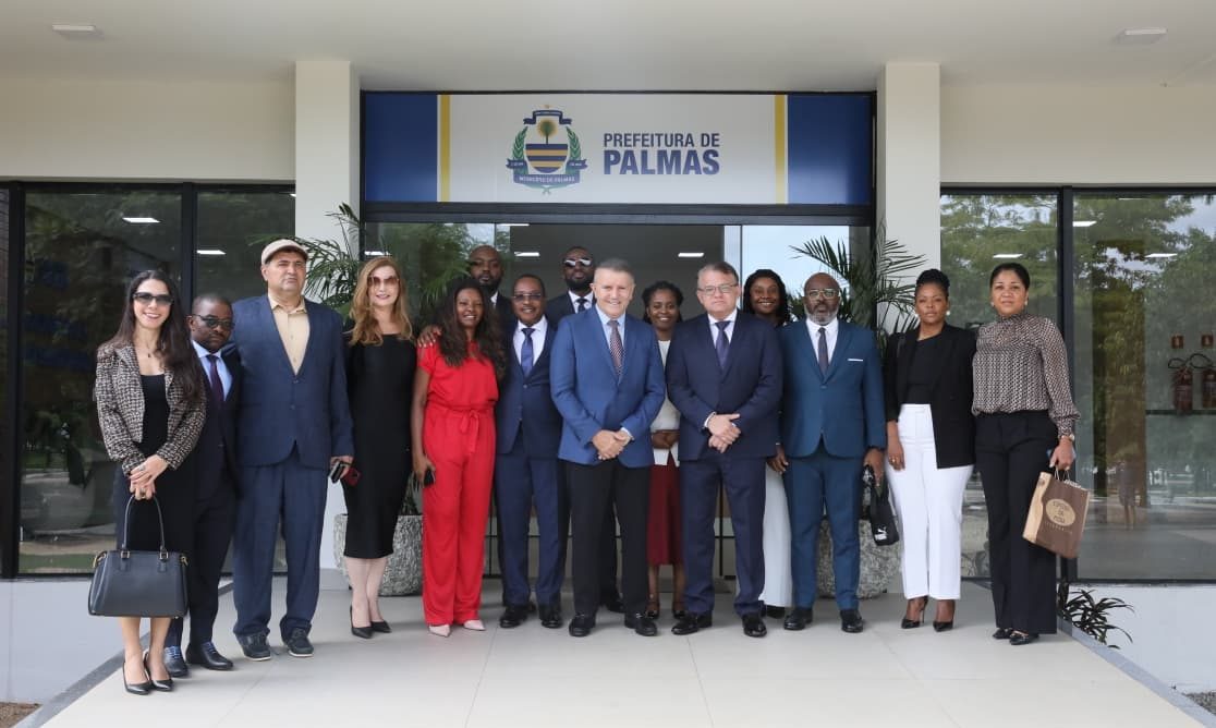 Prefeito de Palmas recebe comitiva do Tribunal de Contas de Angola em visita institucional