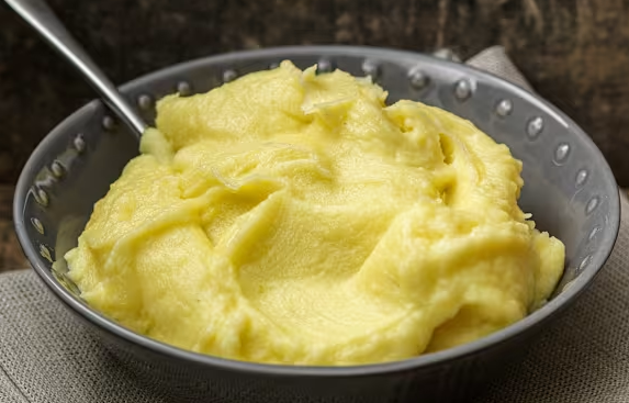 Pur&ecirc; de batata de restaurante: conhe&ccedil;a o ingrediente que deixa a receita irresist&iacute;vel em 2026