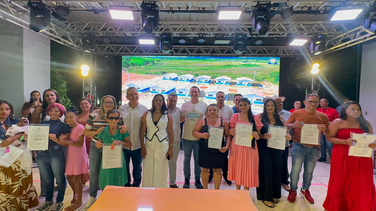 Taboc&atilde;o entrega chaves do Programa Morar Bem a 10 fam&iacute;lias e celebra avan&ccedil;o social