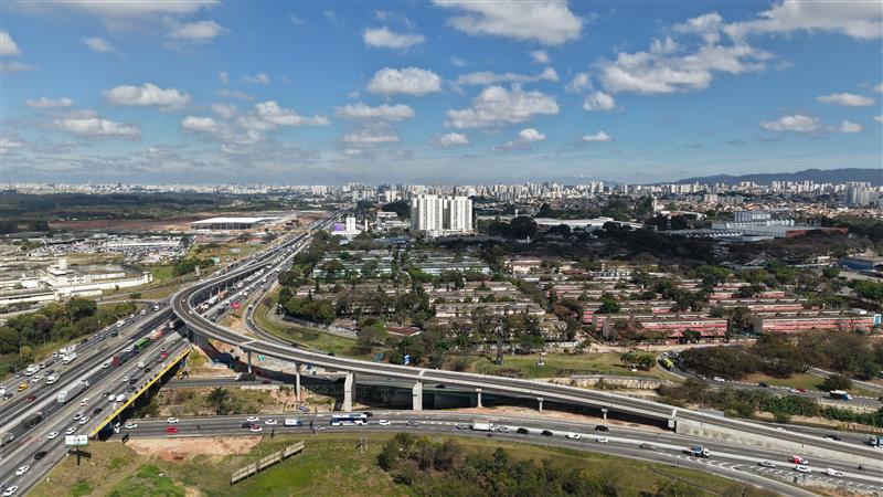 Movimento intenso nas rodovias da Via Dutra e Rio-Santos marca in&iacute;cio do Carnaval