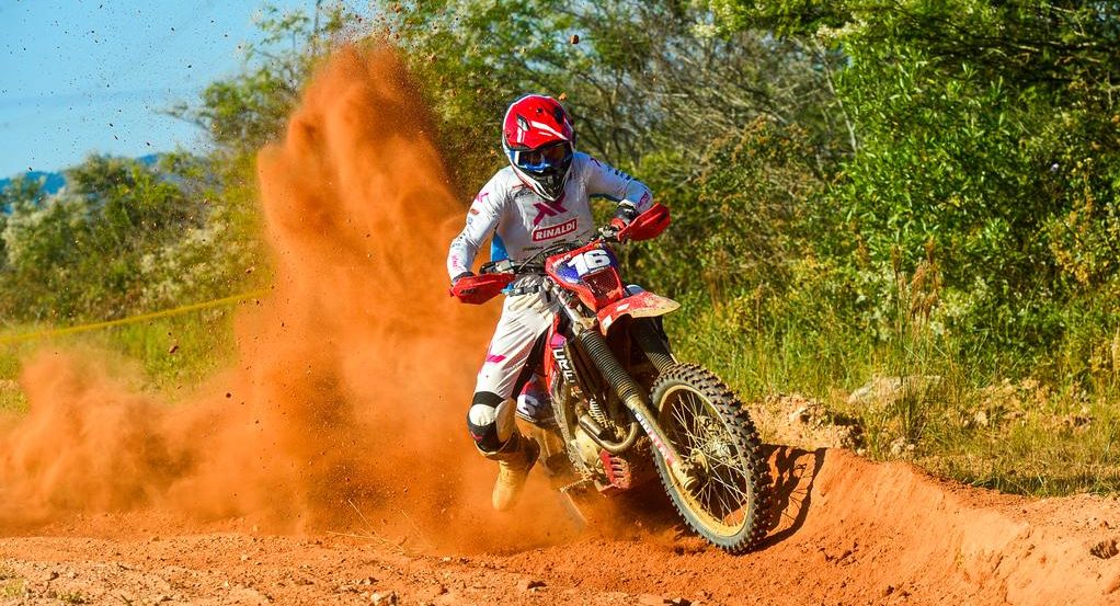 Rinaldi conquista sete p&oacute;dios na abertura do Brasileiro de Enduro em Itaja&iacute; SC