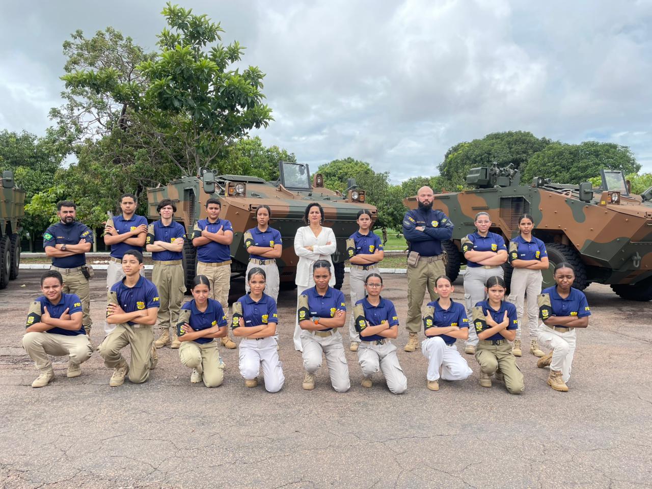 Alunos de escolas de tempo integral visitam o 22&ordm; Batalh&atilde;o de Infantaria Mecanizado em Palmas