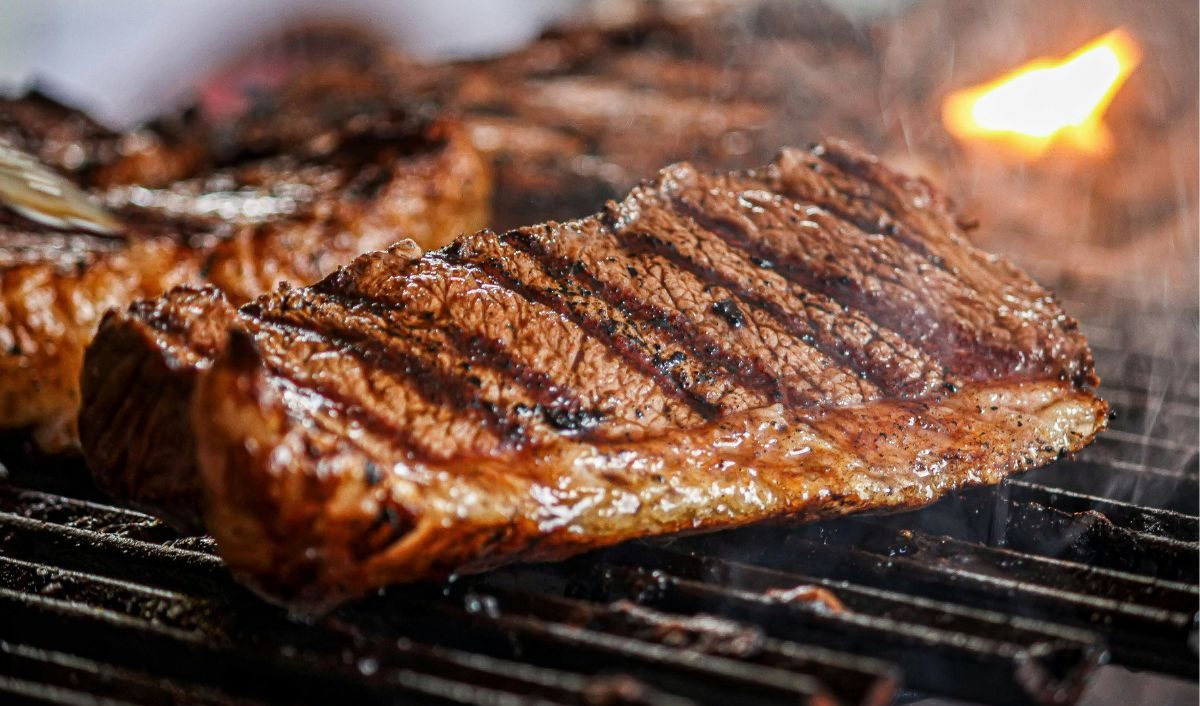 Quantidade de carne para churrasco: veja quanto comprar e evite desperd&iacute;cio