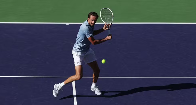 Medvedev elimina Alcaraz e enfrenta Sinner na final de Indian Wells 2026