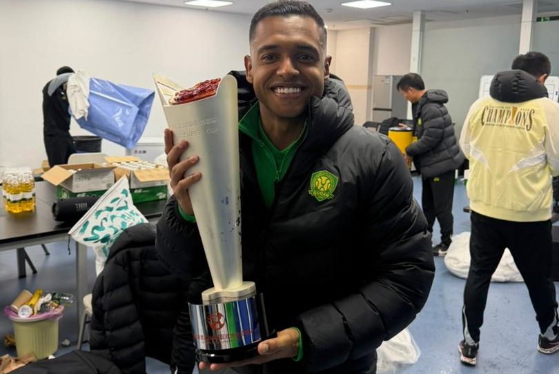 Ex-Corinthians, Dawhan marca gola&ccedil;o, conquista Supercopa da China e leva pr&ecirc;mio de melhor da final