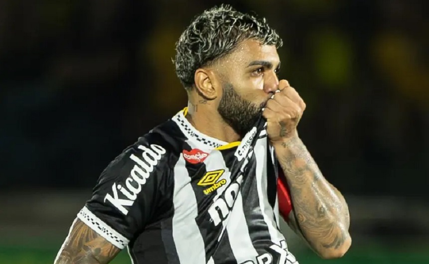Gabigol marca dois gols em oito minutos e garante empate do Santos no Brasileir&atilde;o