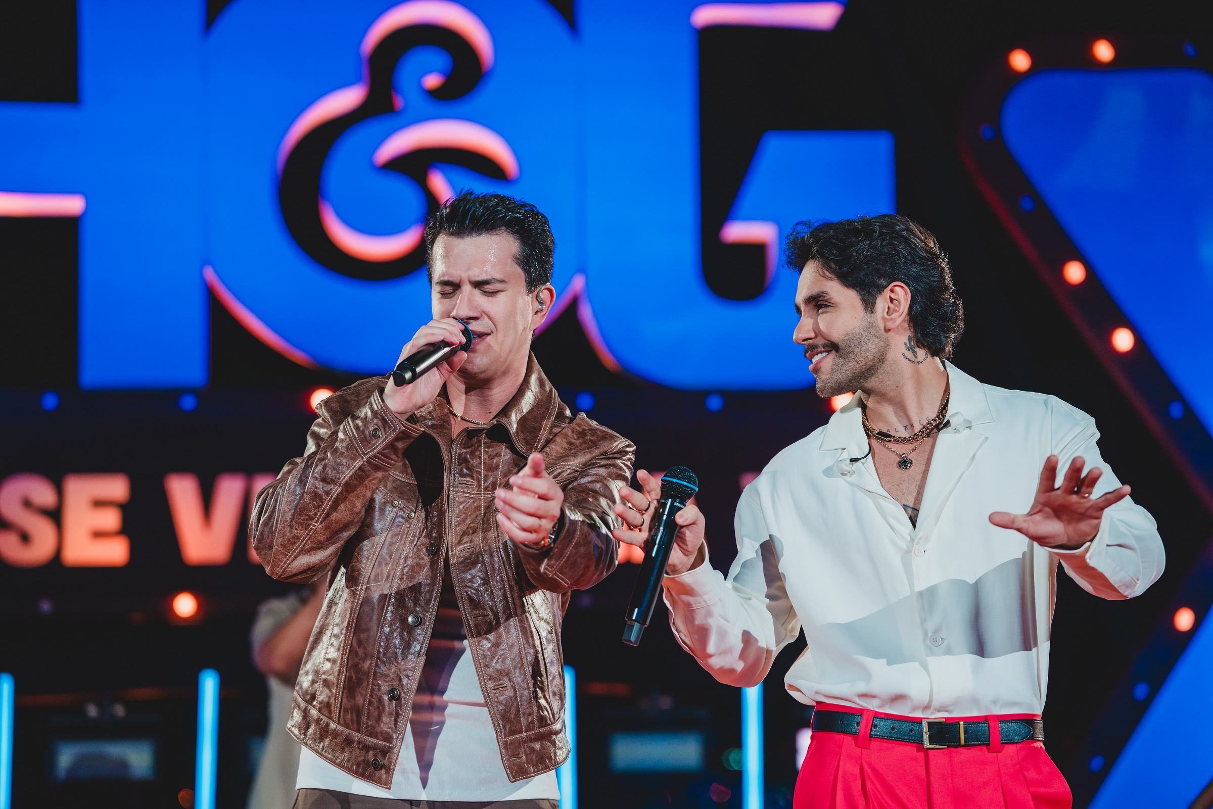 Hugo & Guilherme lan&ccedil;am &ldquo;No Pelo 360&rdquo; com cl&aacute;ssicos do sertanejo e participa&ccedil;&otilde;es especiais