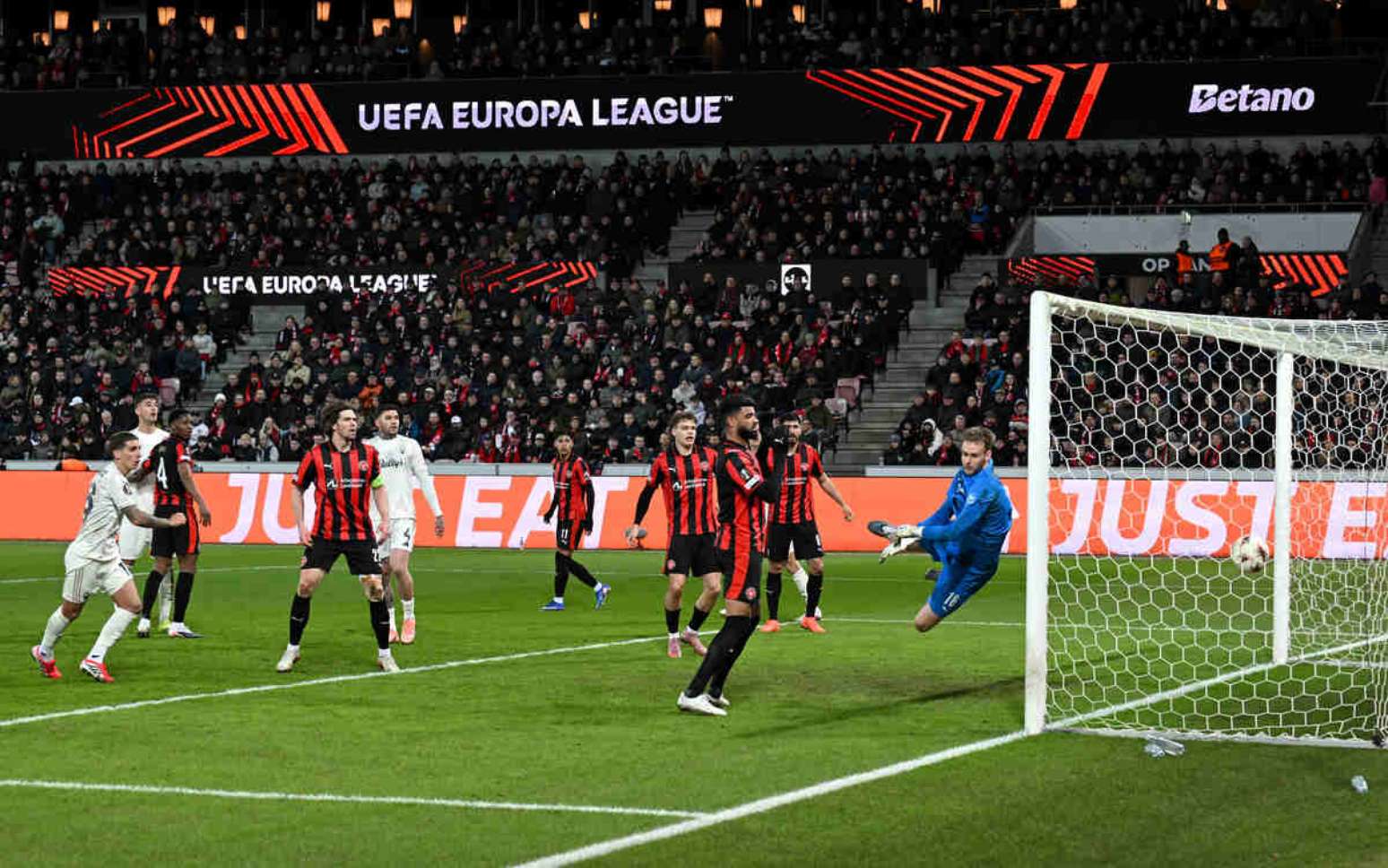 Nottingham Forest elimina Midtjylland nos p&ecirc;naltis e avan&ccedil;a na Europa League
